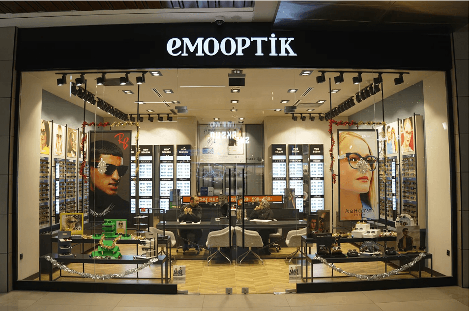 Emo Optik, mağaza aydınlatması, sıva altı spot, ray spot, mağaza, showroom aydınlatma, dükkan aydınlatma