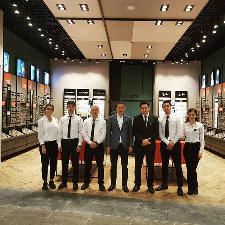 Emo Optik, mağaza aydınlatması, sıva altı spot, ray spot, mağaza, showroom aydınlatma, dükkan aydınlatma