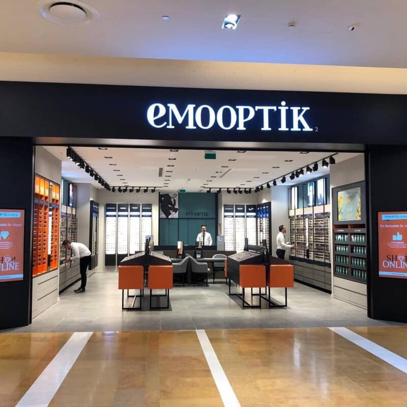 Emo Optik, mağaza aydınlatması, sıva altı spot, ray spot, mağaza, showroom aydınlatma, dükkan aydınlatma