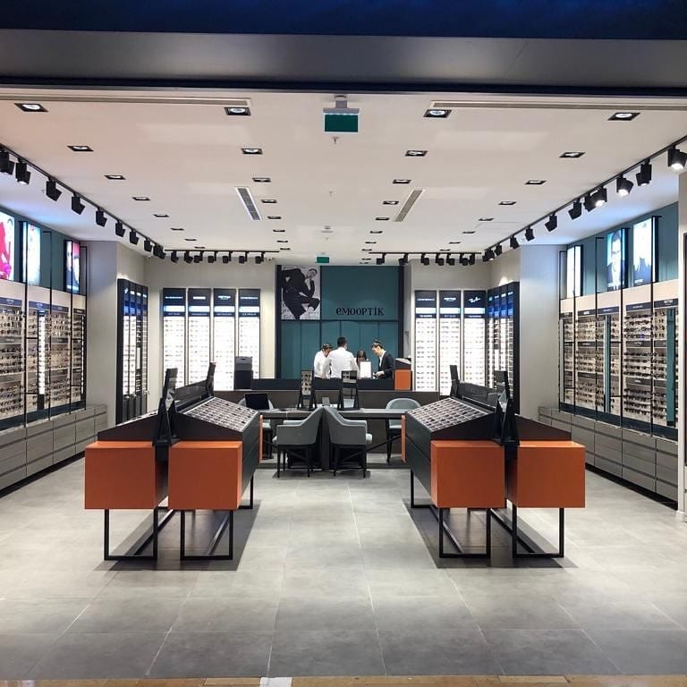 Emo Optik, mağaza aydınlatması, sıva altı spot, ray spot, mağaza, showroom aydınlatma, dükkan aydınlatma