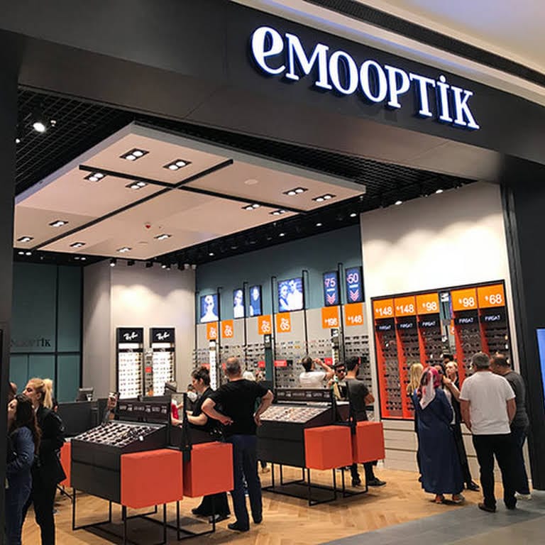 Emo Optik, mağaza aydınlatması, sıva altı spot, ray spot, mağaza, showroom aydınlatma, dükkan aydınlatma