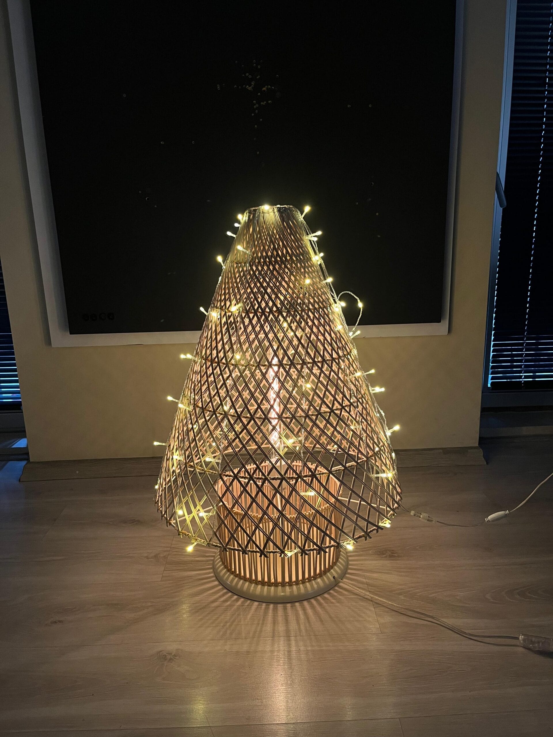 VR3002 - Wovenglow Yılbaşı Hasır Lambader VR3002 - Wovenglow Yılbaşı Hasır Lambader