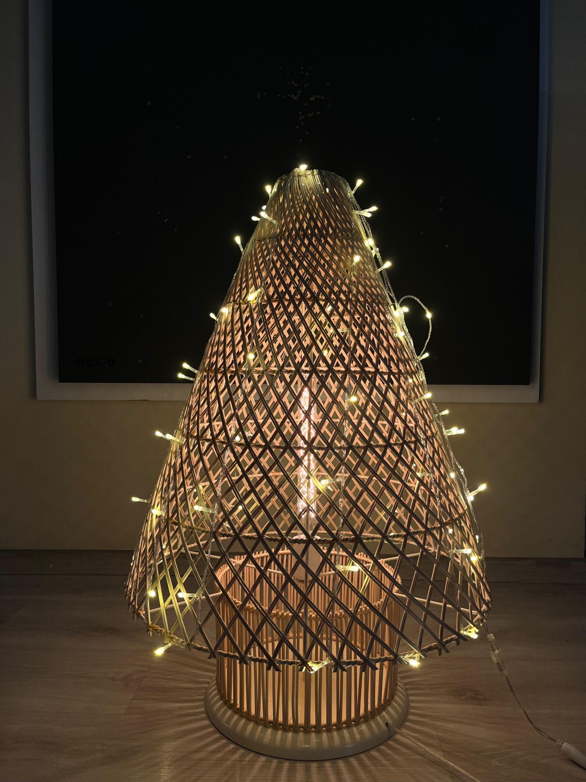 VR3002 - Wovenglow Yılbaşı Hasır Lambader VR3002 - Wovenglow Yılbaşı Hasır Lambader